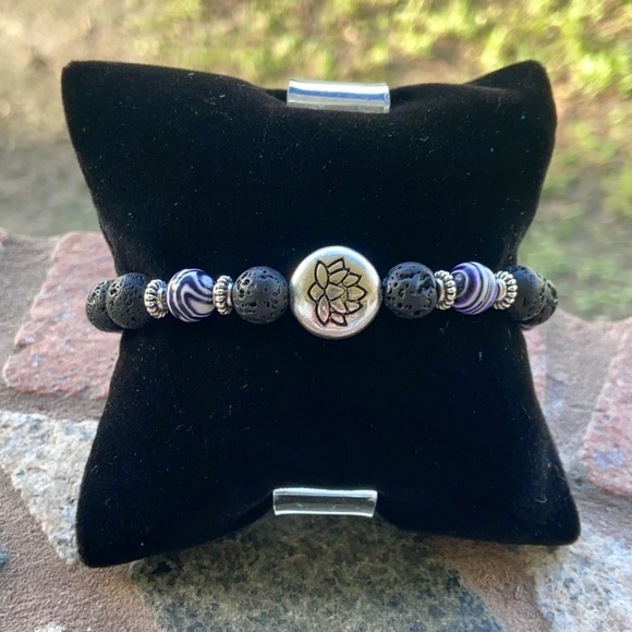 Black lava purple agate lotus flower bead bracelet - Picture 4 of 11